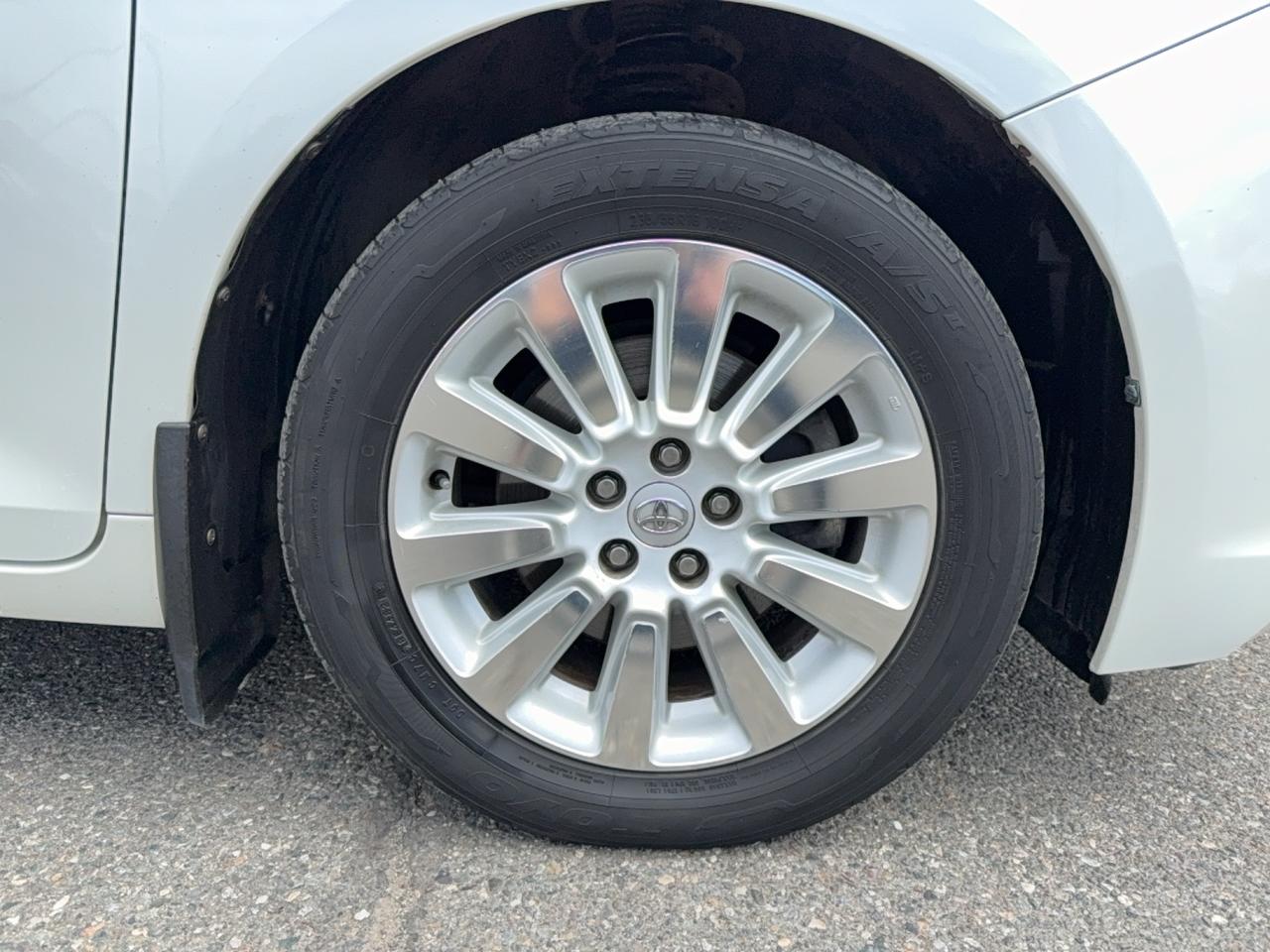 2015 Toyota Sienna XLE Limited Photo