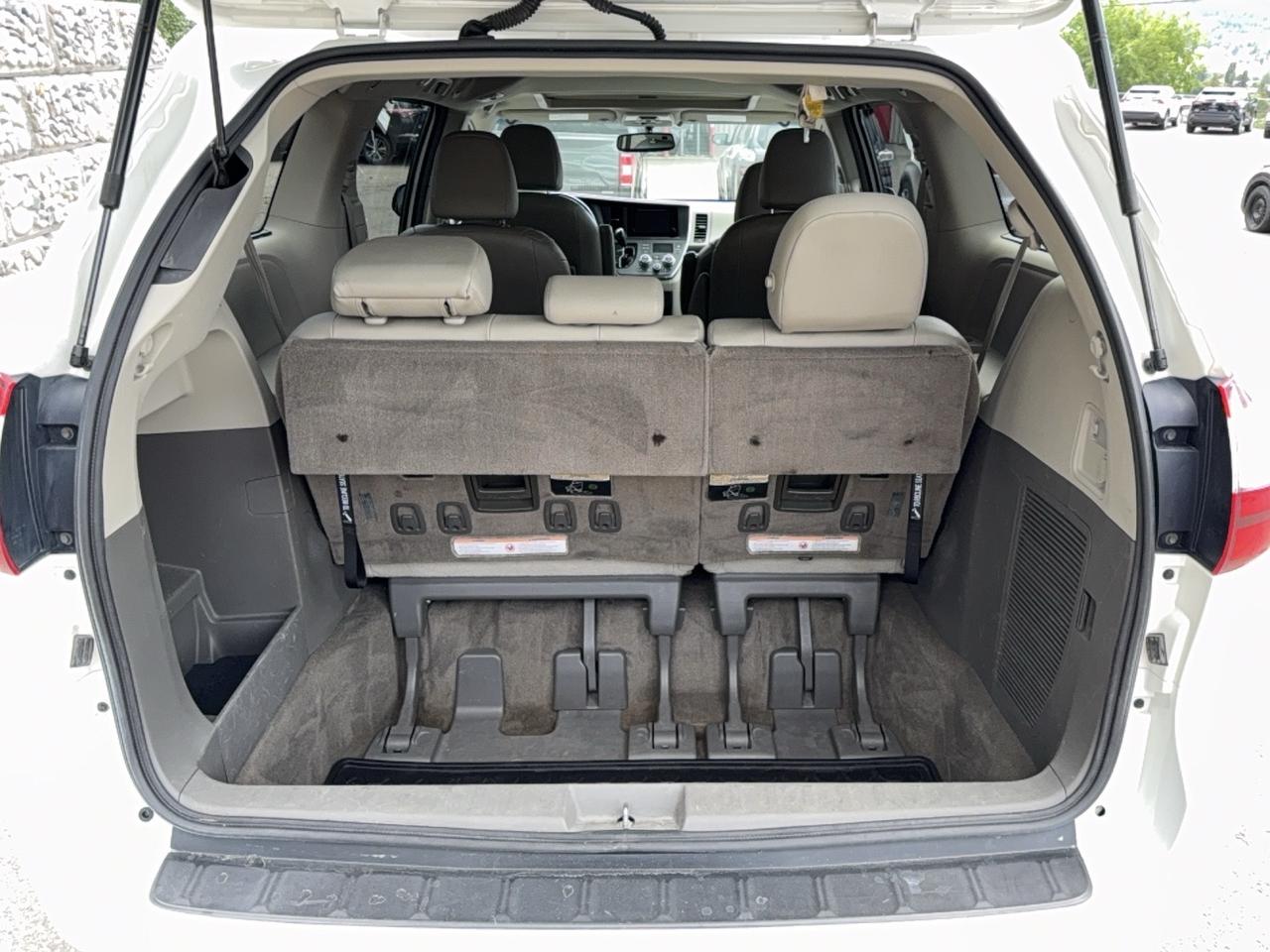 2015 Toyota Sienna XLE Limited Photo