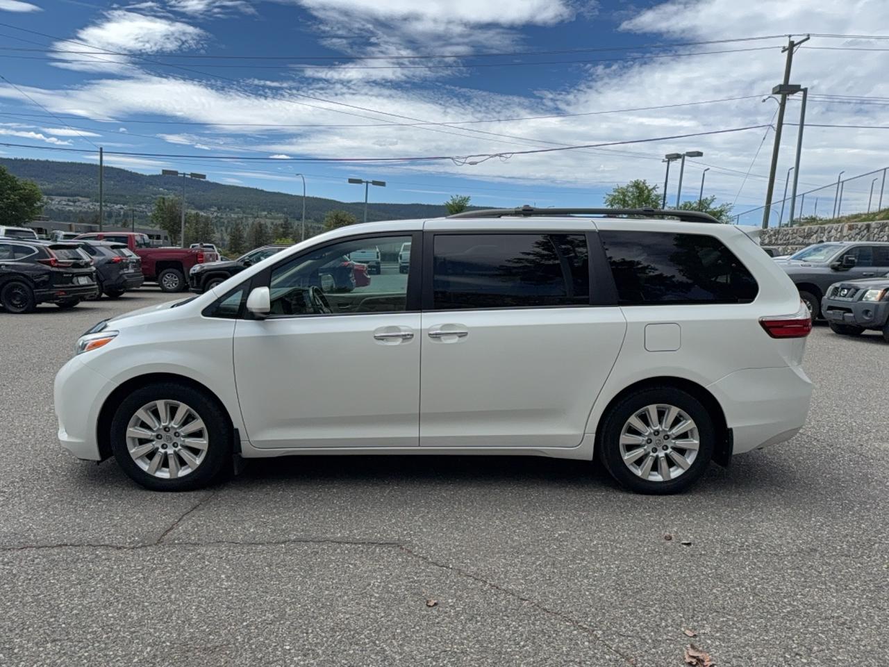 2015 Toyota Sienna XLE Limited Photo3