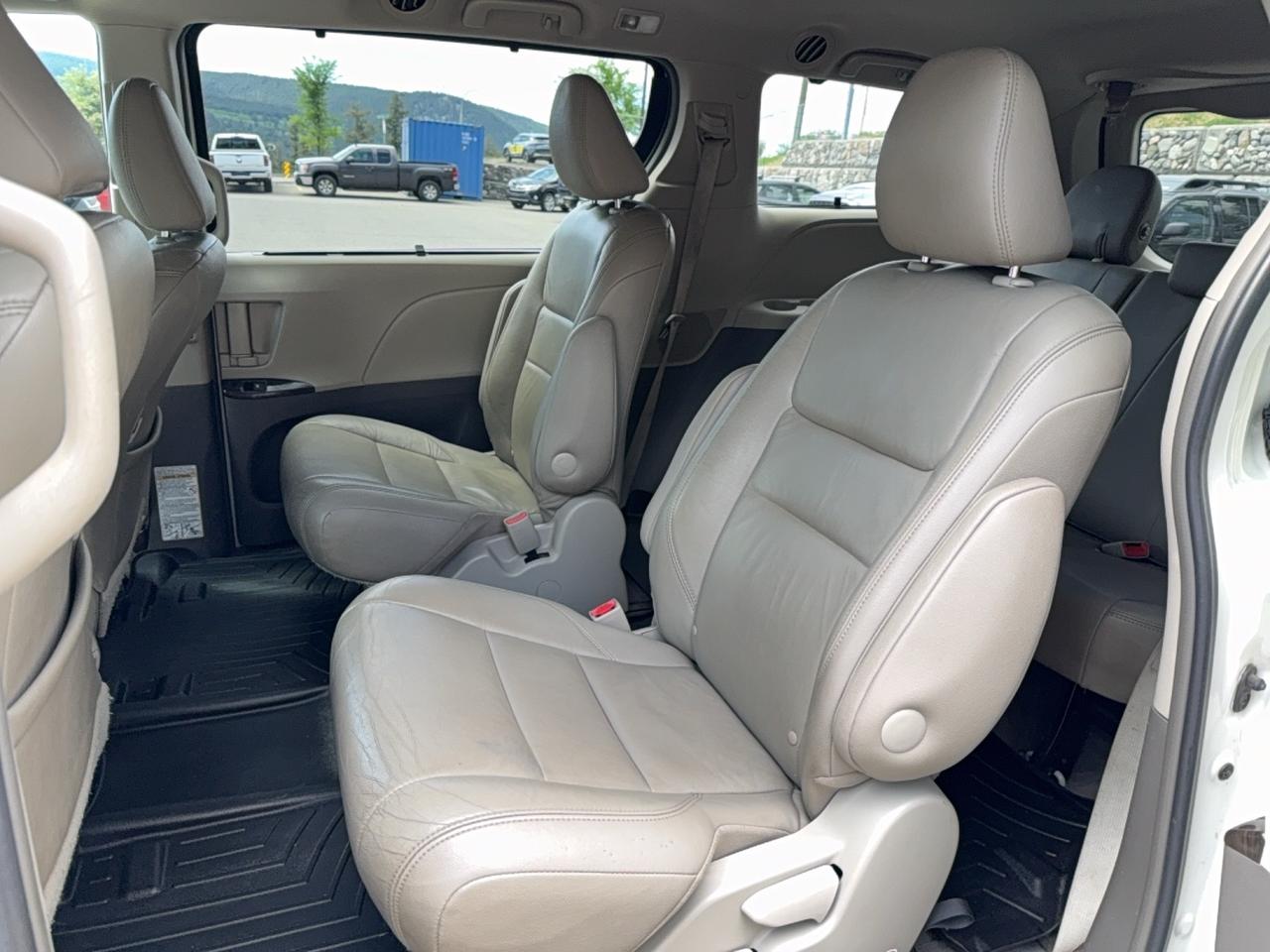 2015 Toyota Sienna XLE Limited Photo