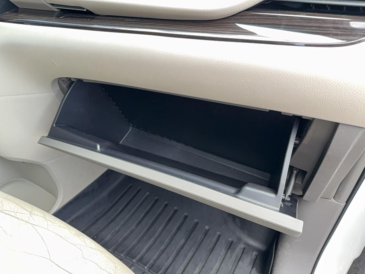 2015 Toyota Sienna XLE Limited Photo