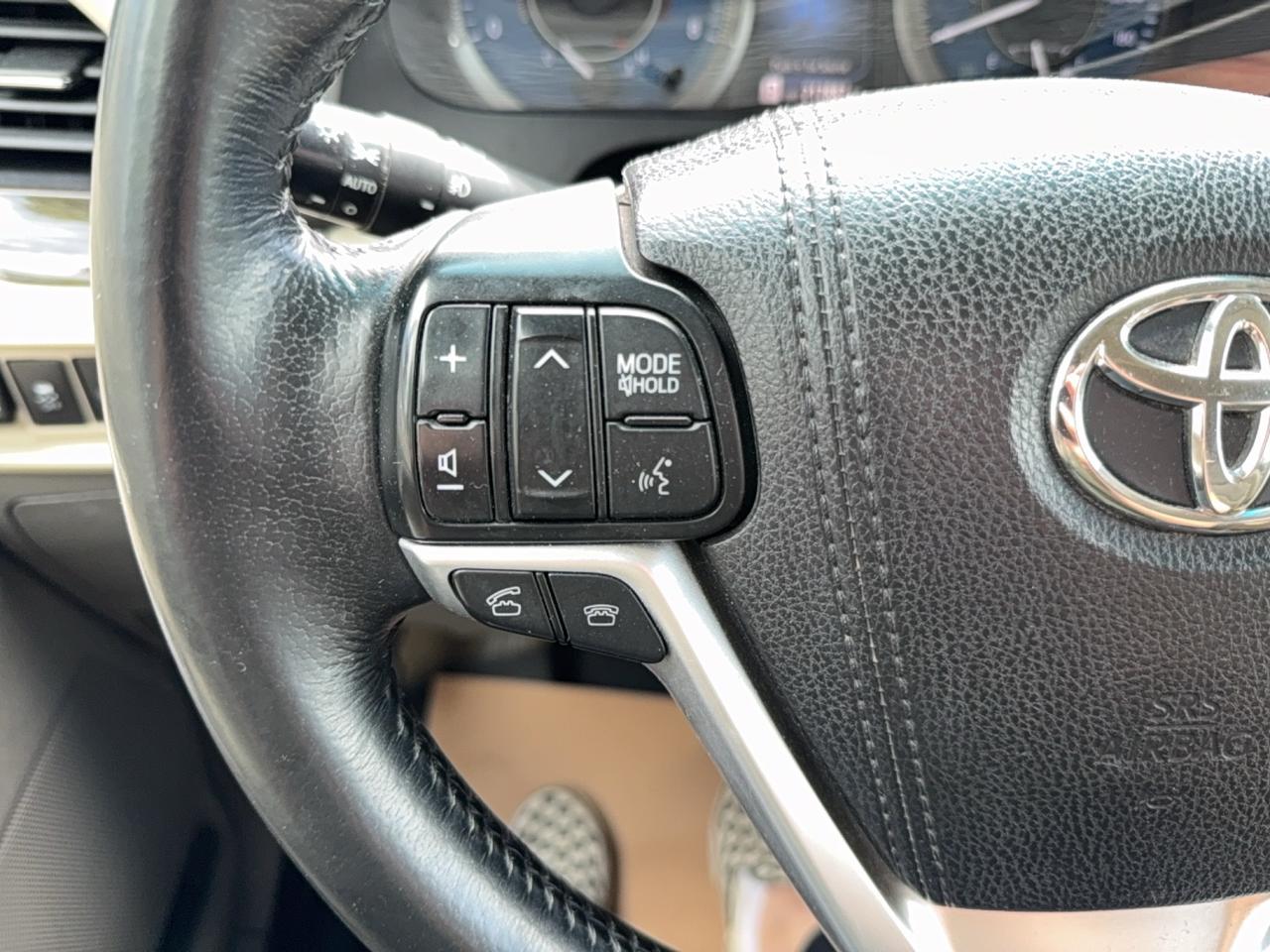 2015 Toyota Sienna XLE Limited Photo
