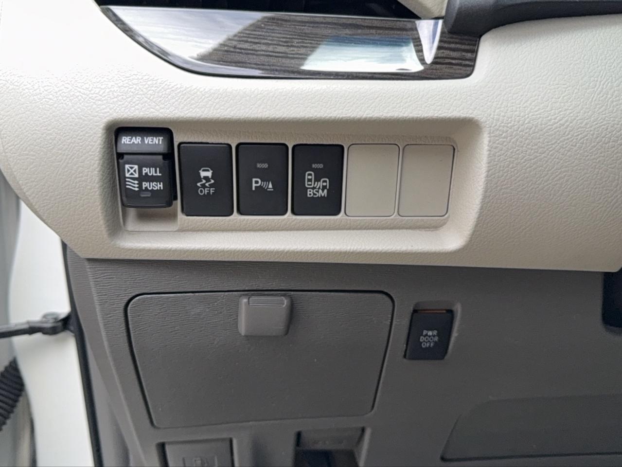 2015 Toyota Sienna XLE Limited Photo