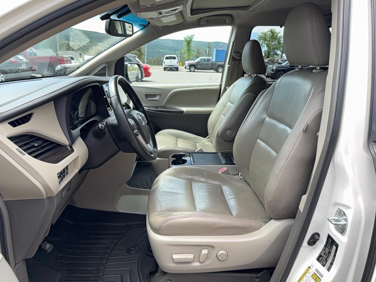 2015 Toyota Sienna XLE Limited Photo