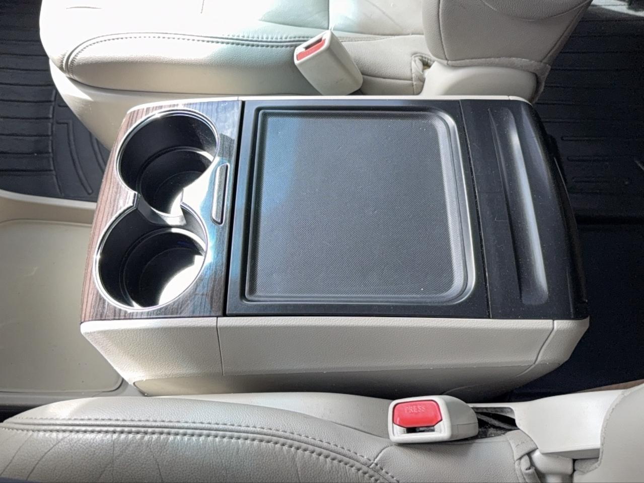 2015 Toyota Sienna XLE Limited Photo