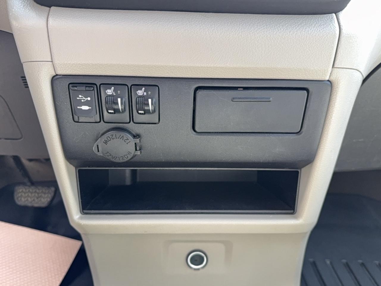 2015 Toyota Sienna XLE Limited Photo