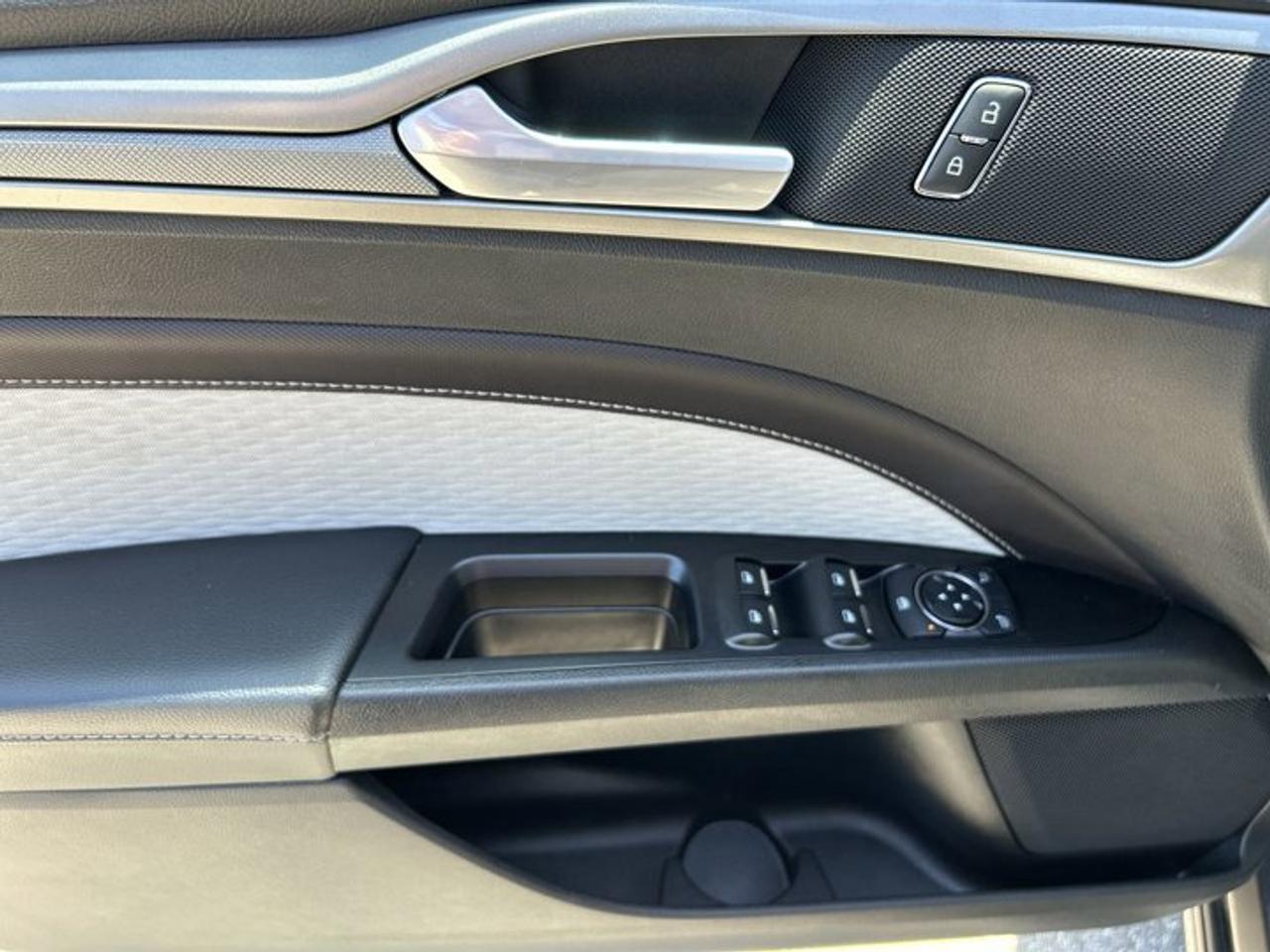 2020 Ford Fusion SE FWD | No Accidents Photo