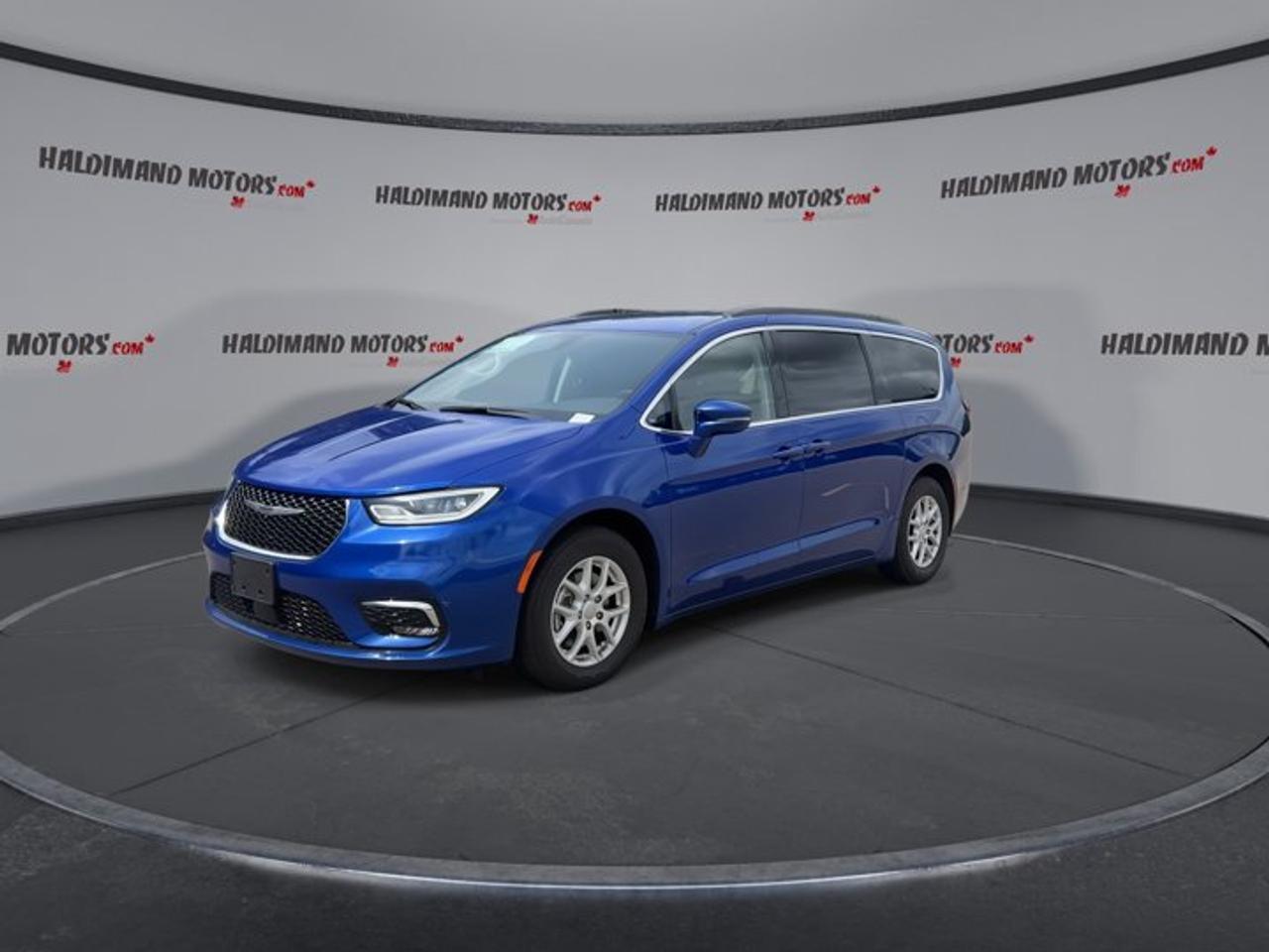 2021 Chrysler Pacifica Touring FWD | No Accidents | Heated Steering Photo3