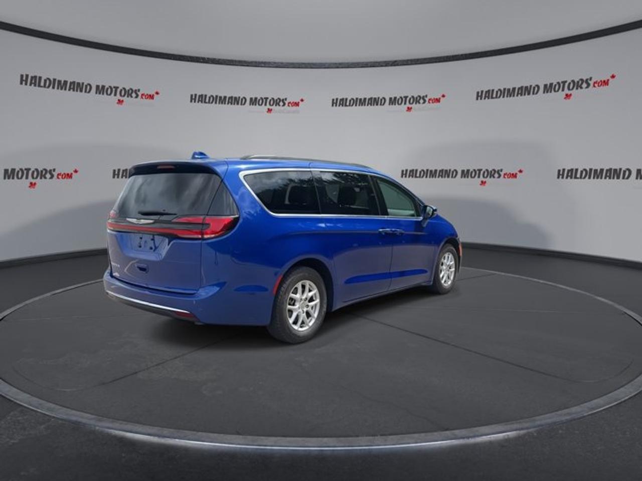 2021 Chrysler Pacifica Touring FWD | No Accidents | Heated Steering Photo