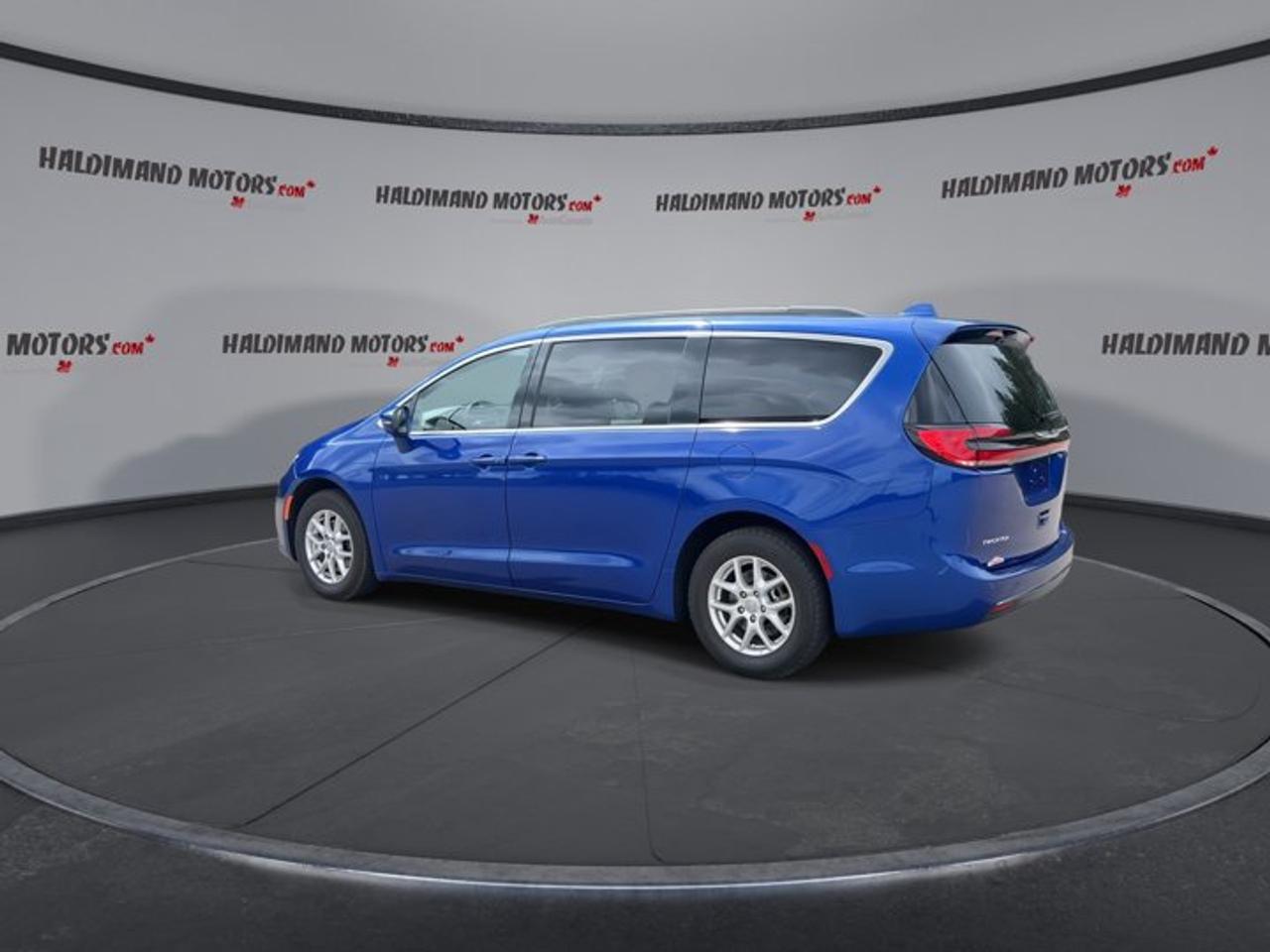 2021 Chrysler Pacifica Touring FWD | No Accidents | Heated Steering Photo