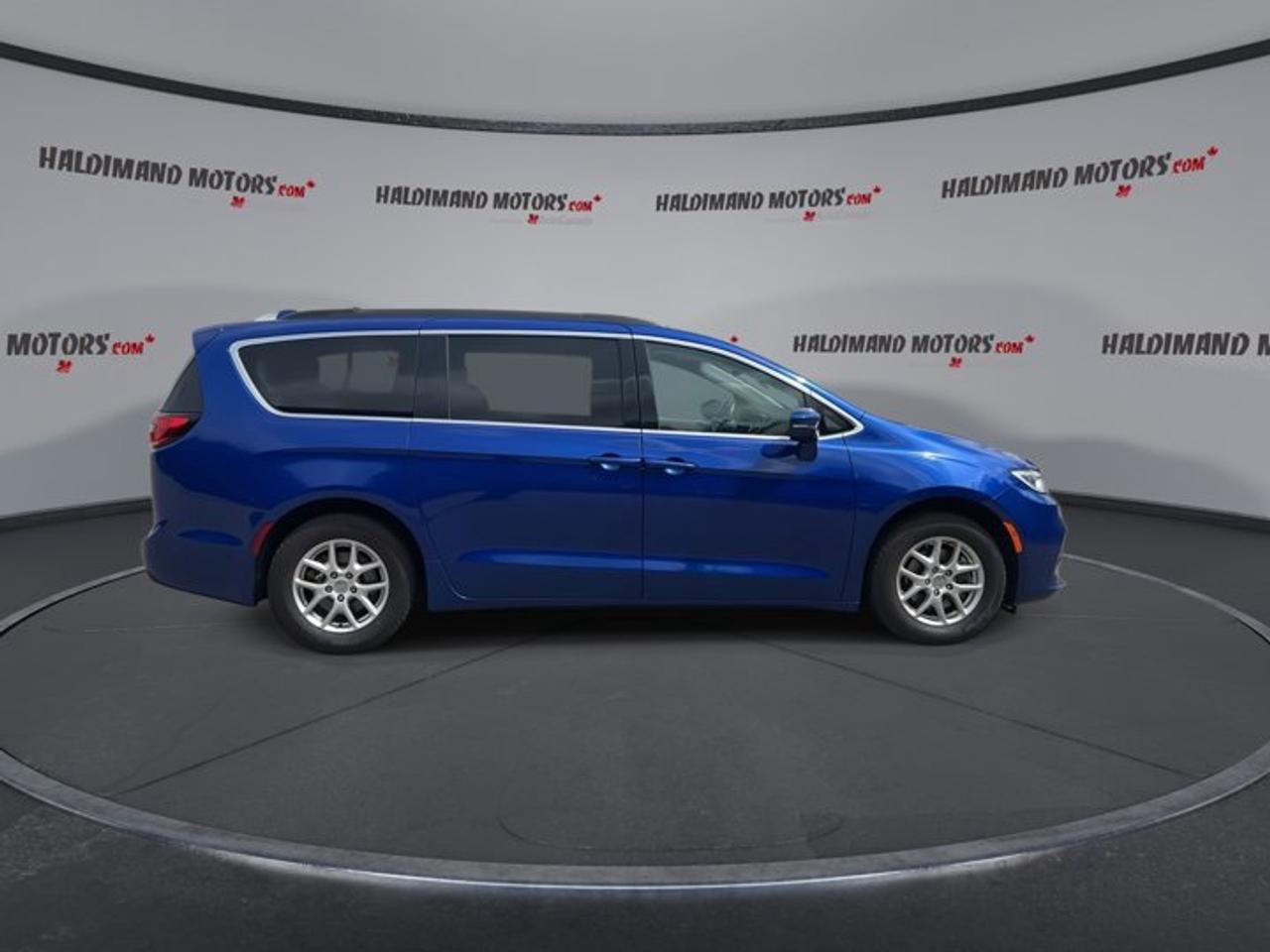 2021 Chrysler Pacifica Touring FWD | No Accidents | Heated Steering Photo
