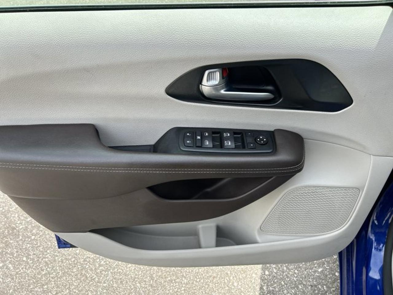 2021 Chrysler Pacifica Touring FWD | No Accidents | Heated Steering Photo