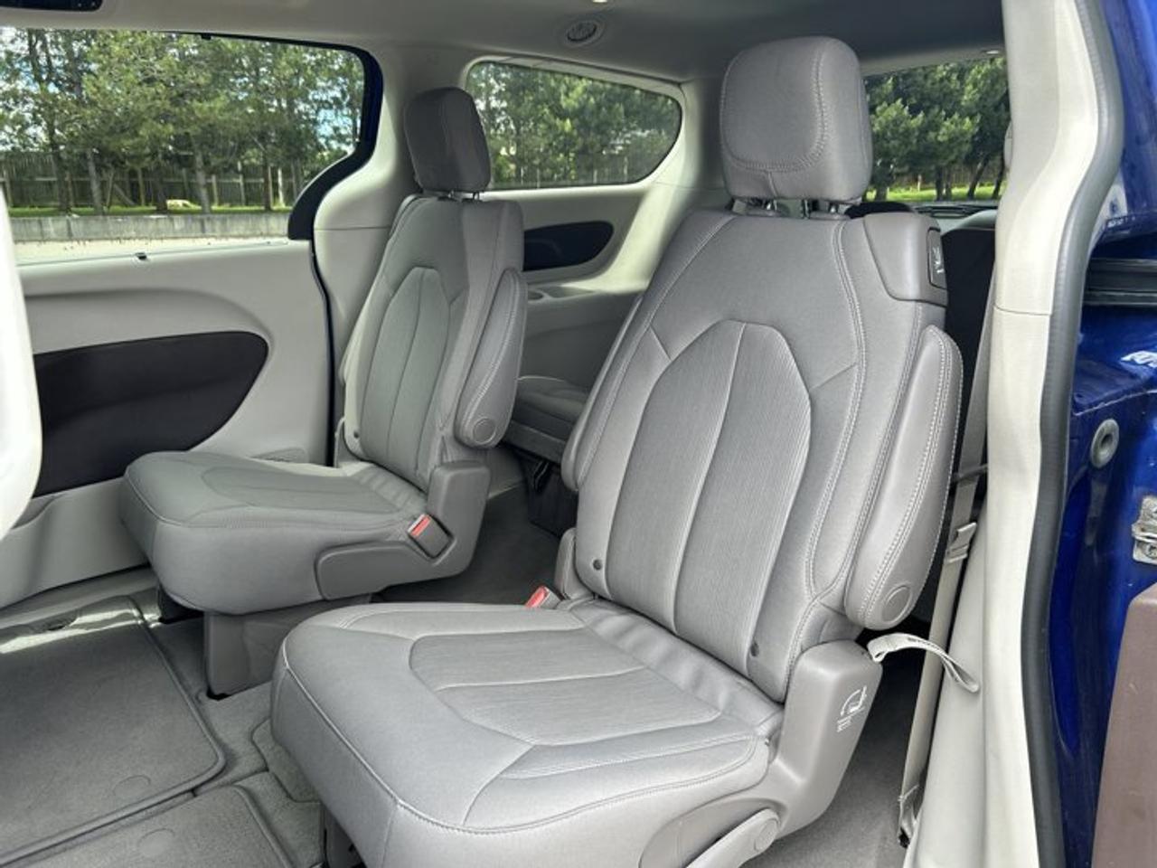 2021 Chrysler Pacifica Touring FWD | No Accidents | Heated Steering Photo