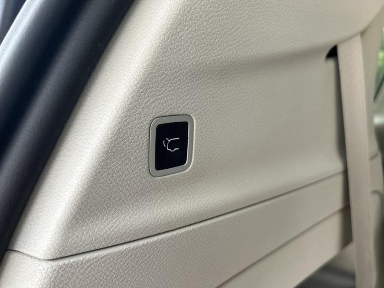 2021 Chrysler Pacifica Touring FWD | No Accidents | Heated Steering Photo
