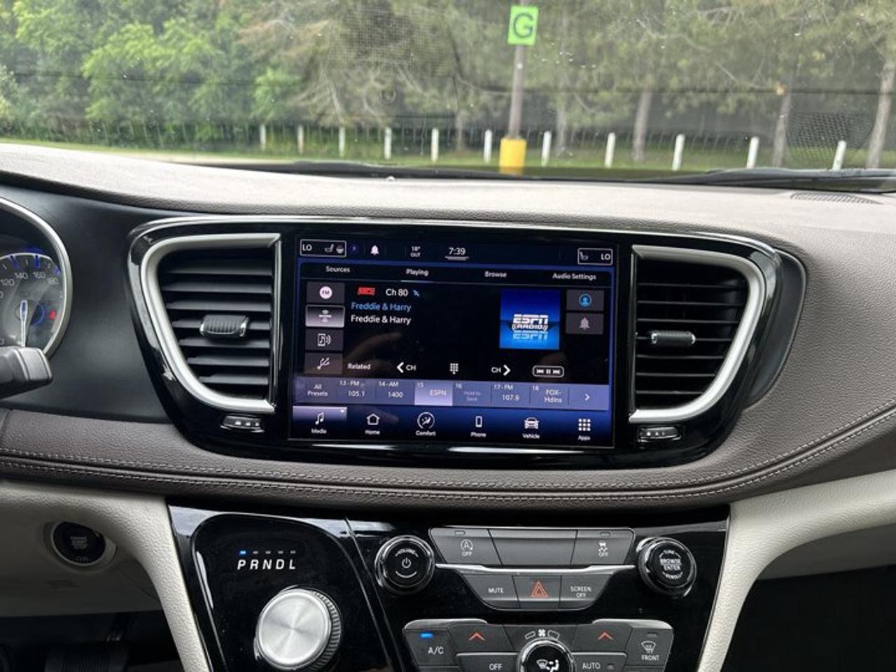 2021 Chrysler Pacifica Touring FWD | No Accidents | Heated Steering Photo