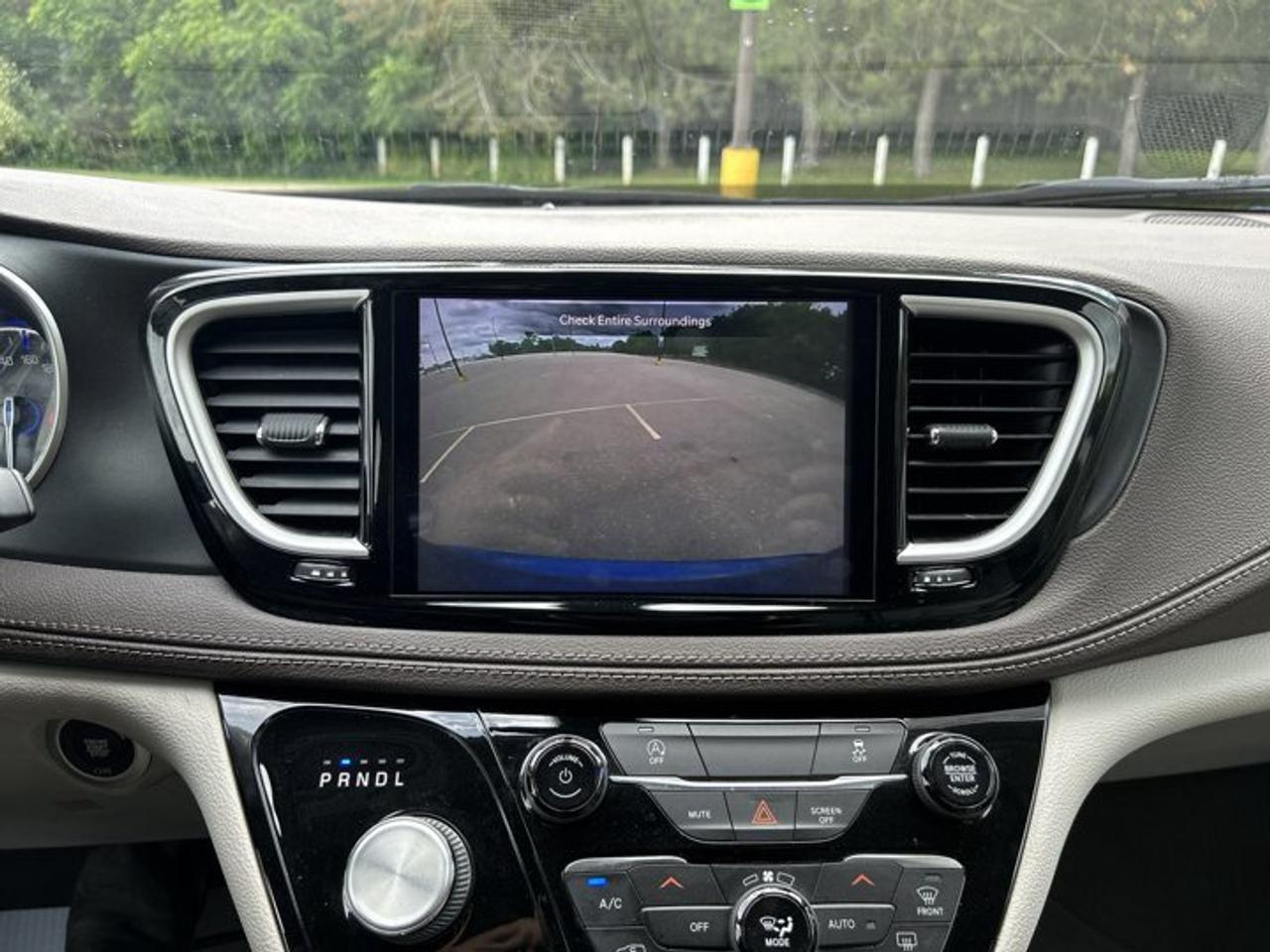 2021 Chrysler Pacifica Touring FWD | No Accidents | Heated Steering Photo