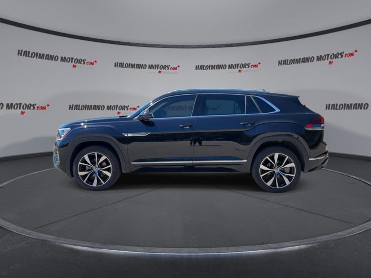2025 Volkswagen Atlas Cross Sport Execline 4WD | No Accidents | Panoramic Sunroof | Leather Seats Photo4