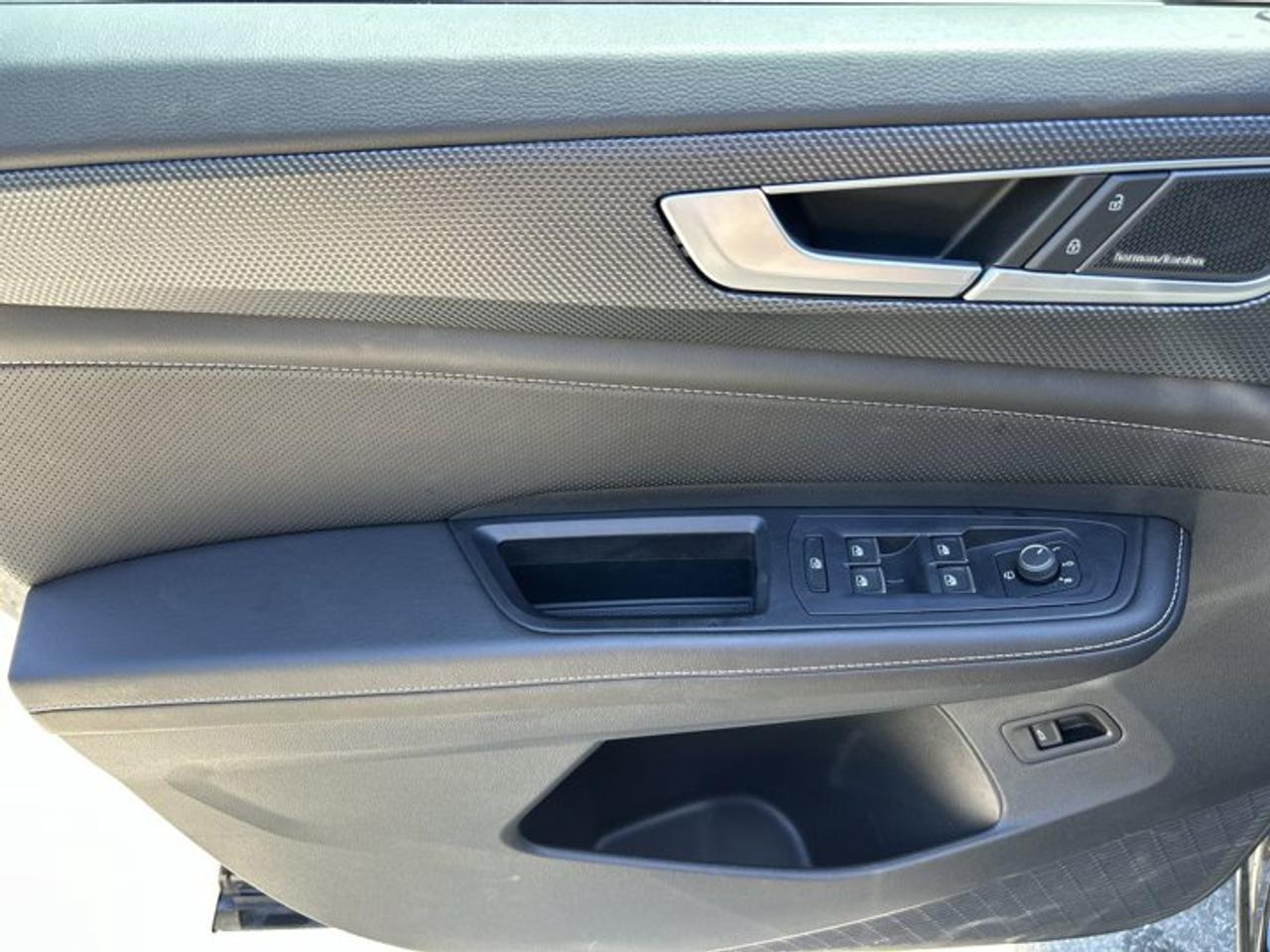 2025 Volkswagen Atlas Cross Sport Execline 4WD | No Accidents | Panoramic Sunroof | Leather Seats Photo
