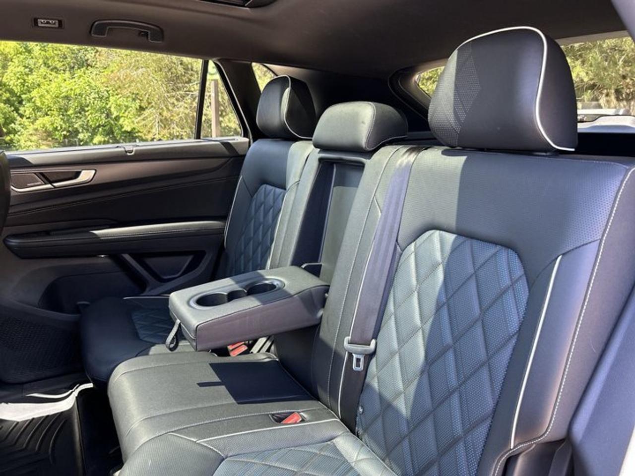 2025 Volkswagen Atlas Cross Sport Execline 4WD | No Accidents | Panoramic Sunroof | Leather Seats Photo