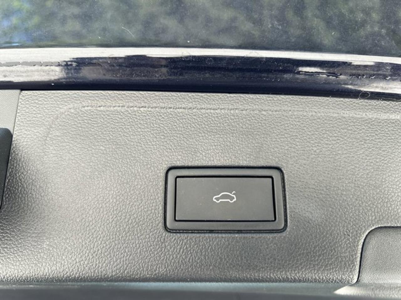 2025 Volkswagen Atlas Cross Sport Execline 4WD | No Accidents | Panoramic Sunroof | Leather Seats Photo