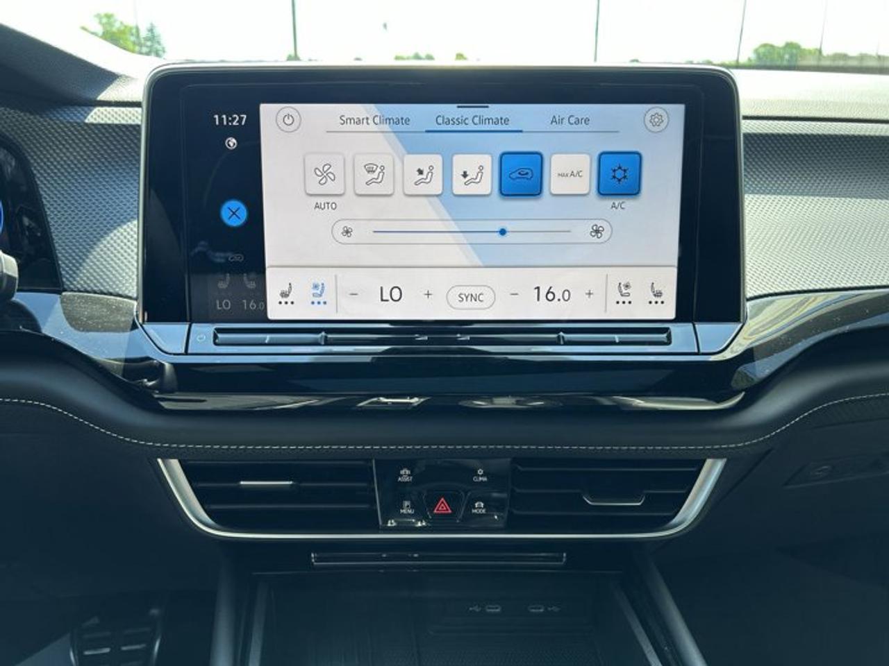 2025 Volkswagen Atlas Cross Sport Execline 4WD | No Accidents | Panoramic Sunroof | Leather Seats Photo