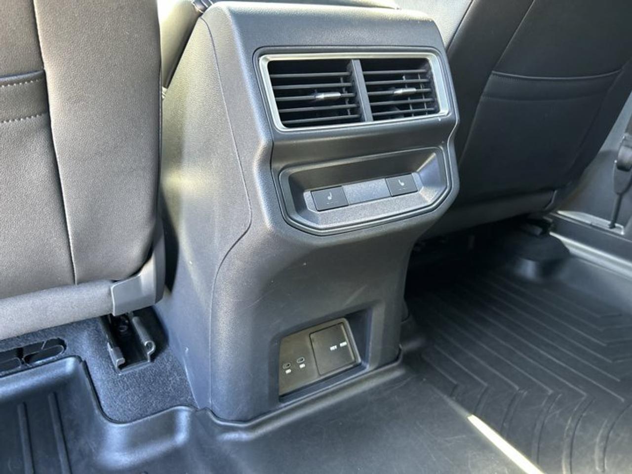 2025 Volkswagen Atlas Cross Sport Execline 4WD | No Accidents | Panoramic Sunroof | Leather Seats Photo