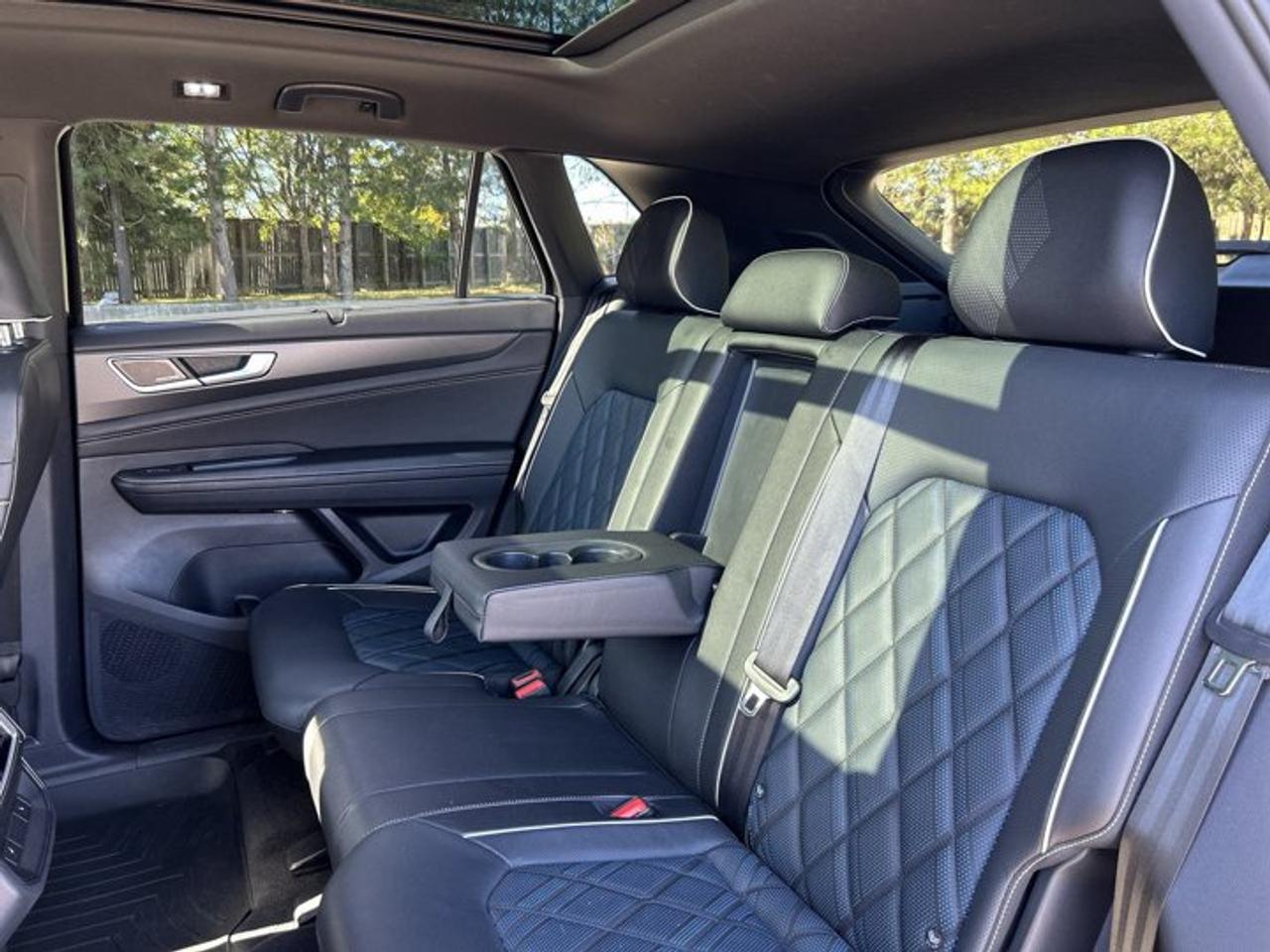 2025 Volkswagen Atlas Cross Sport Execline 4WD | No Accidents | Panoramic Sunroof | Leather Seats Photo