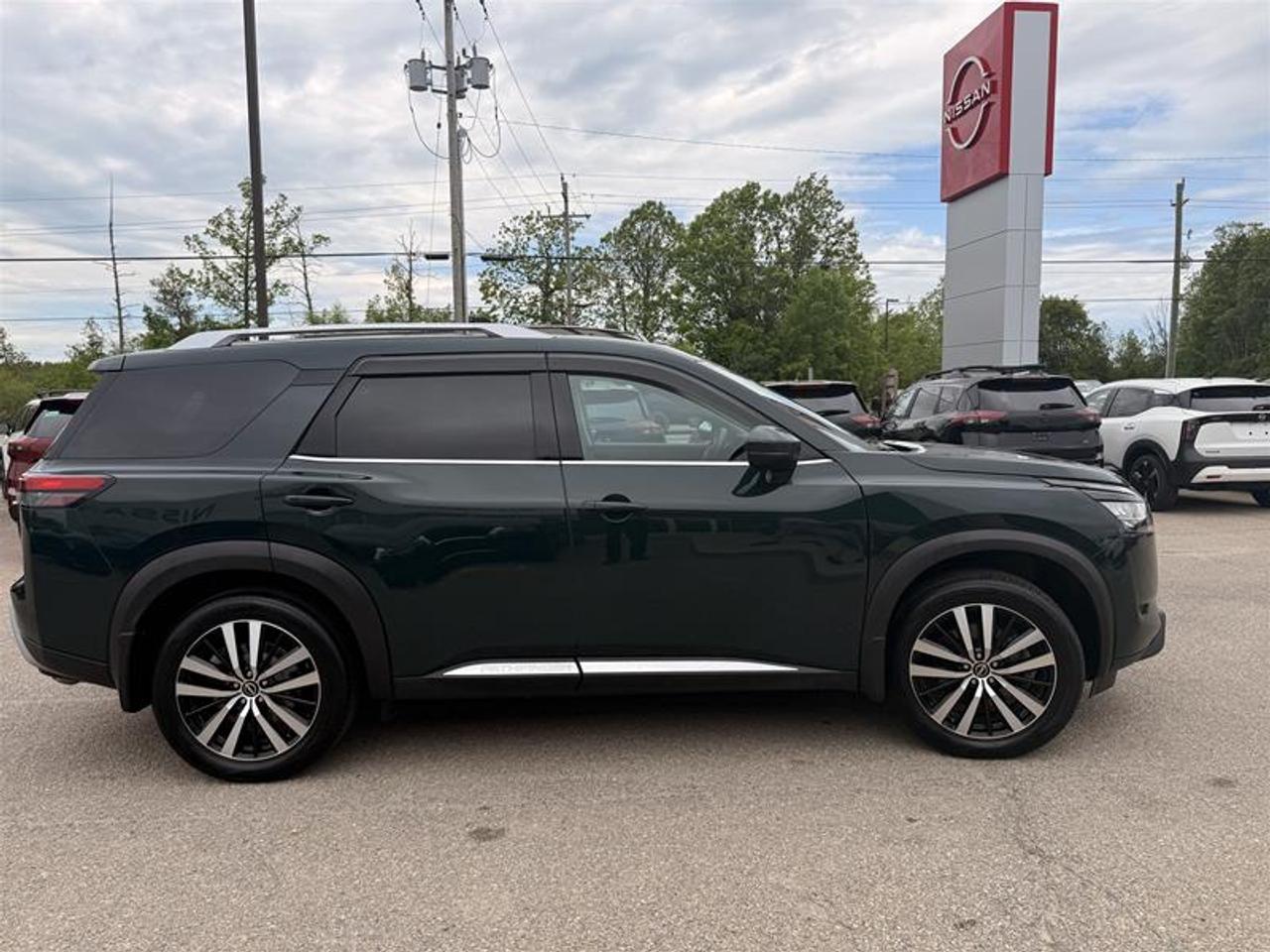 2024 Nissan Pathfinder Platinum 4WD Photo
