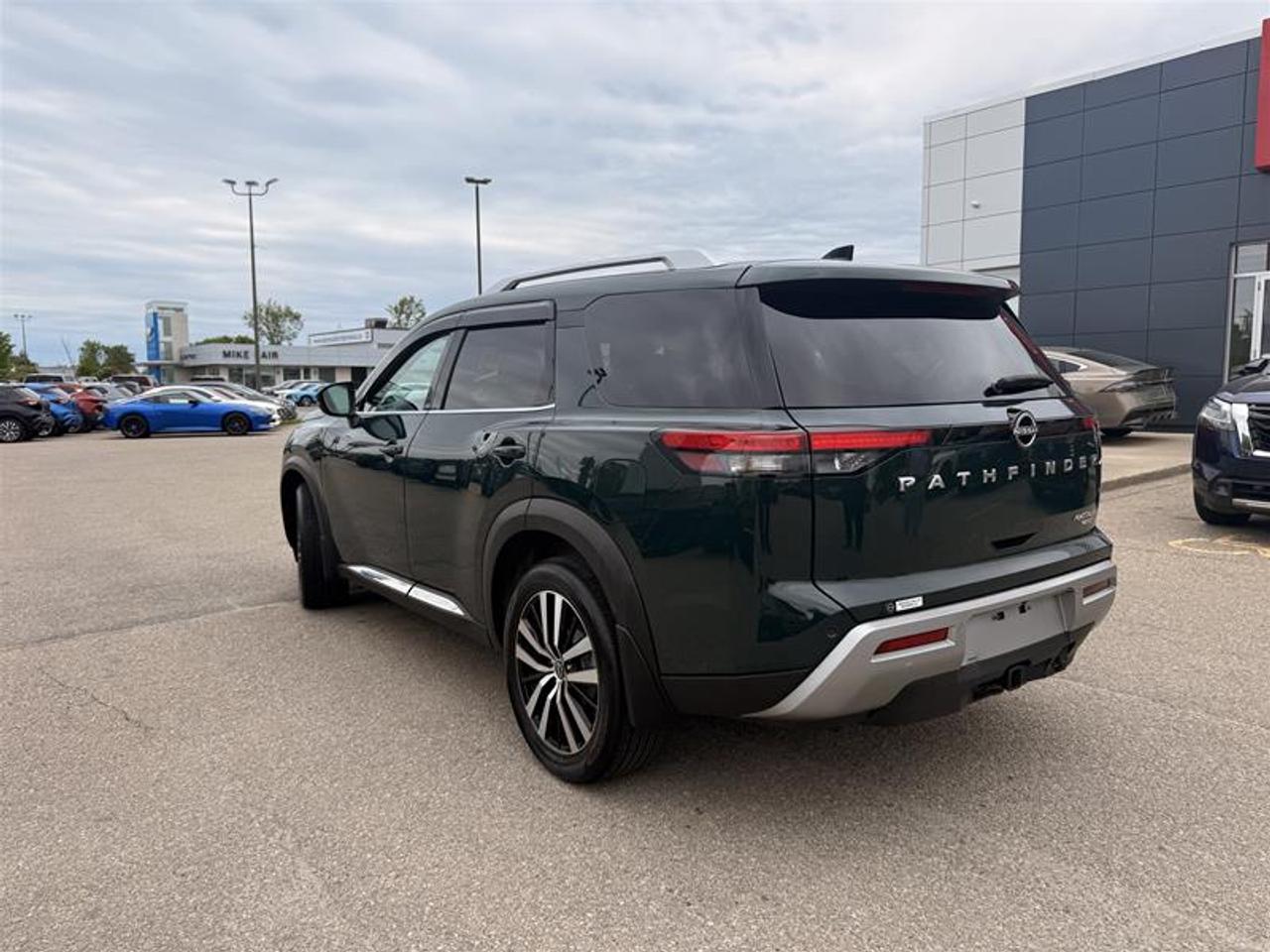 2024 Nissan Pathfinder Platinum 4WD Photo
