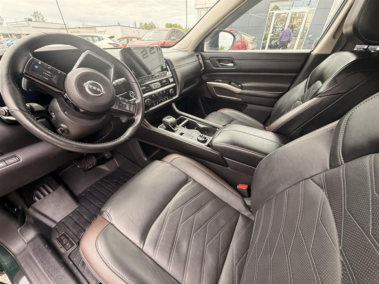 2024 Nissan Pathfinder Platinum 4WD Photo