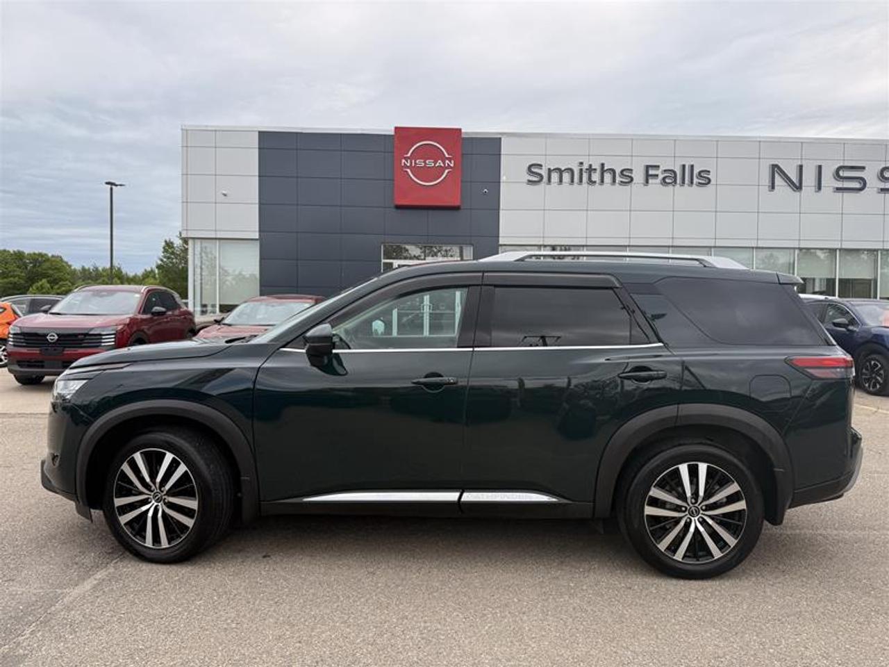 2024 Nissan Pathfinder Platinum 4WD Photo