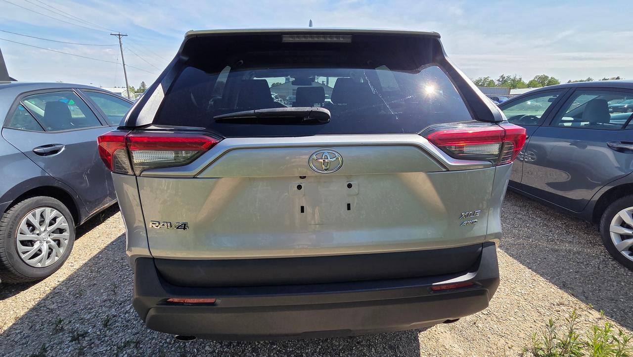 2021 Toyota RAV4 XLE Photo