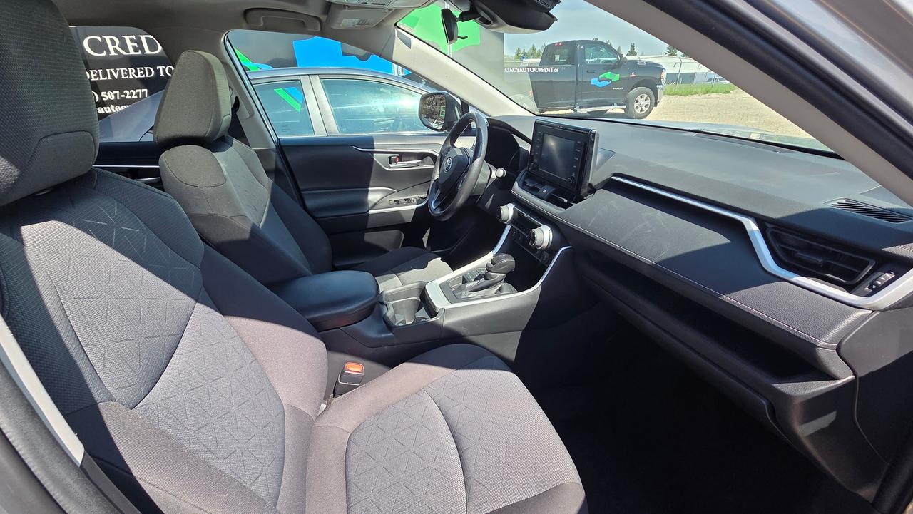 2021 Toyota RAV4 XLE Photo