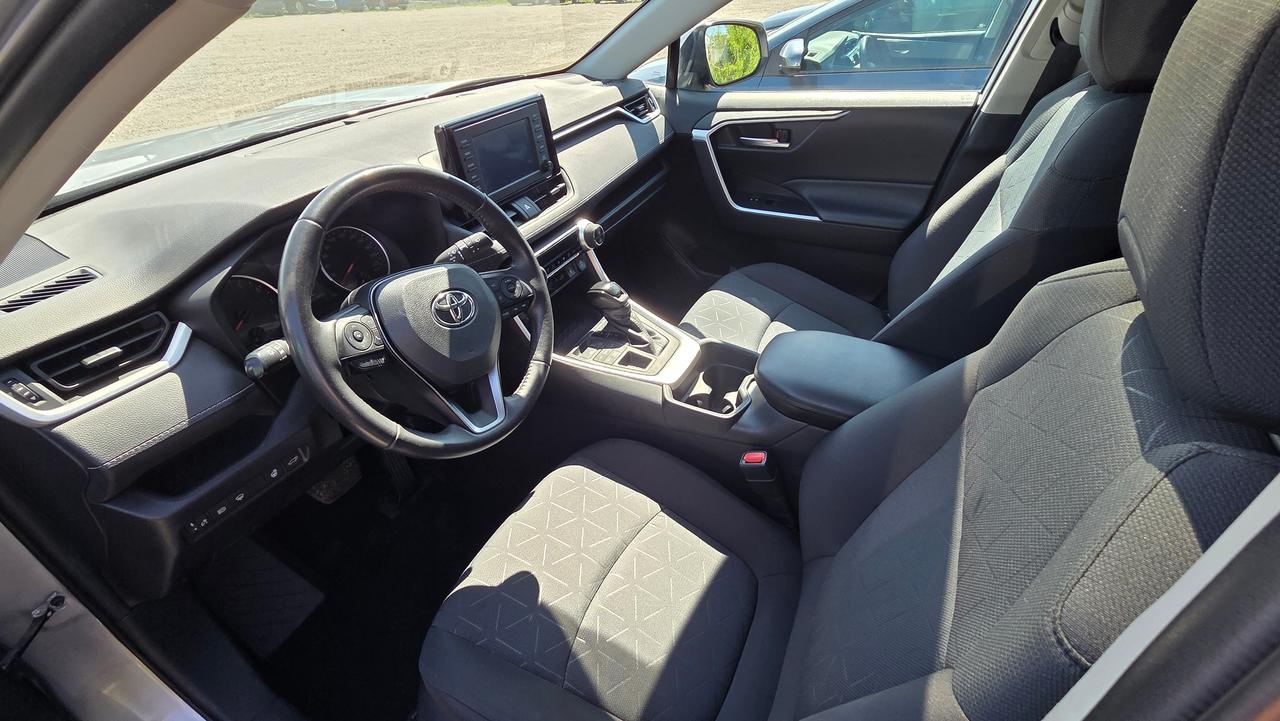 2021 Toyota RAV4 XLE Photo