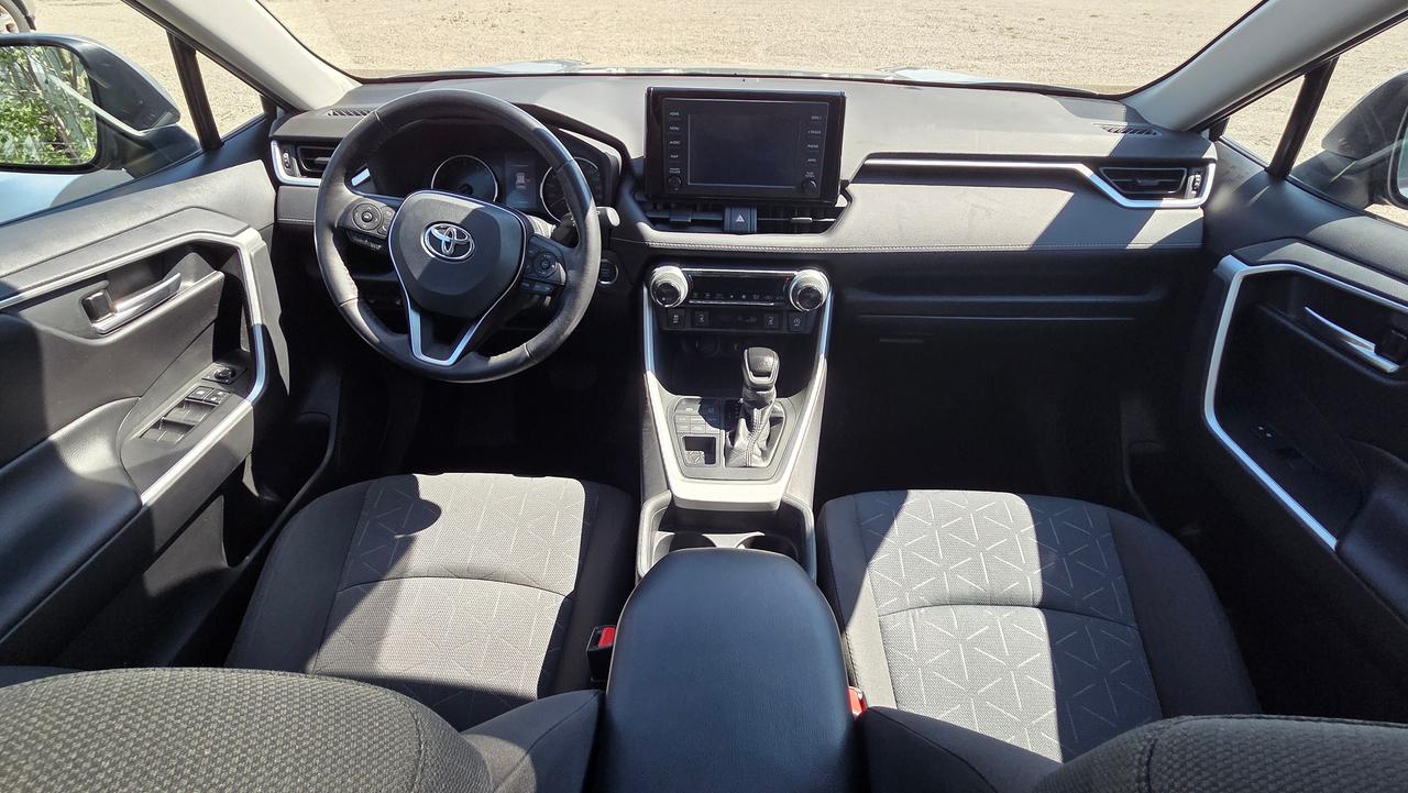 2021 Toyota RAV4 XLE Photo