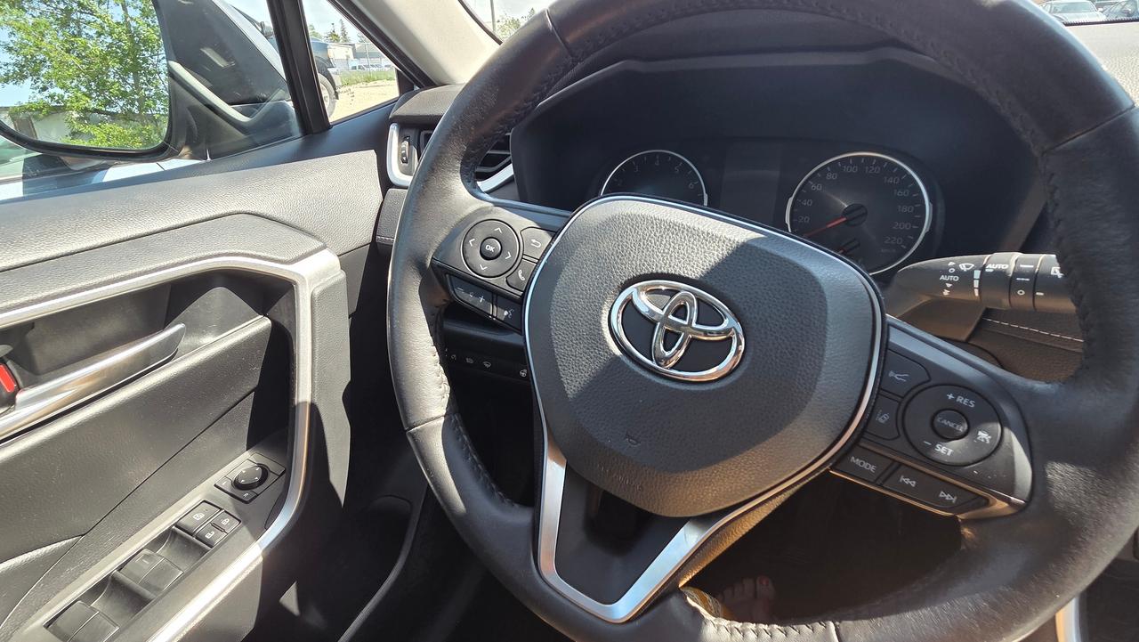 2021 Toyota RAV4 XLE Photo