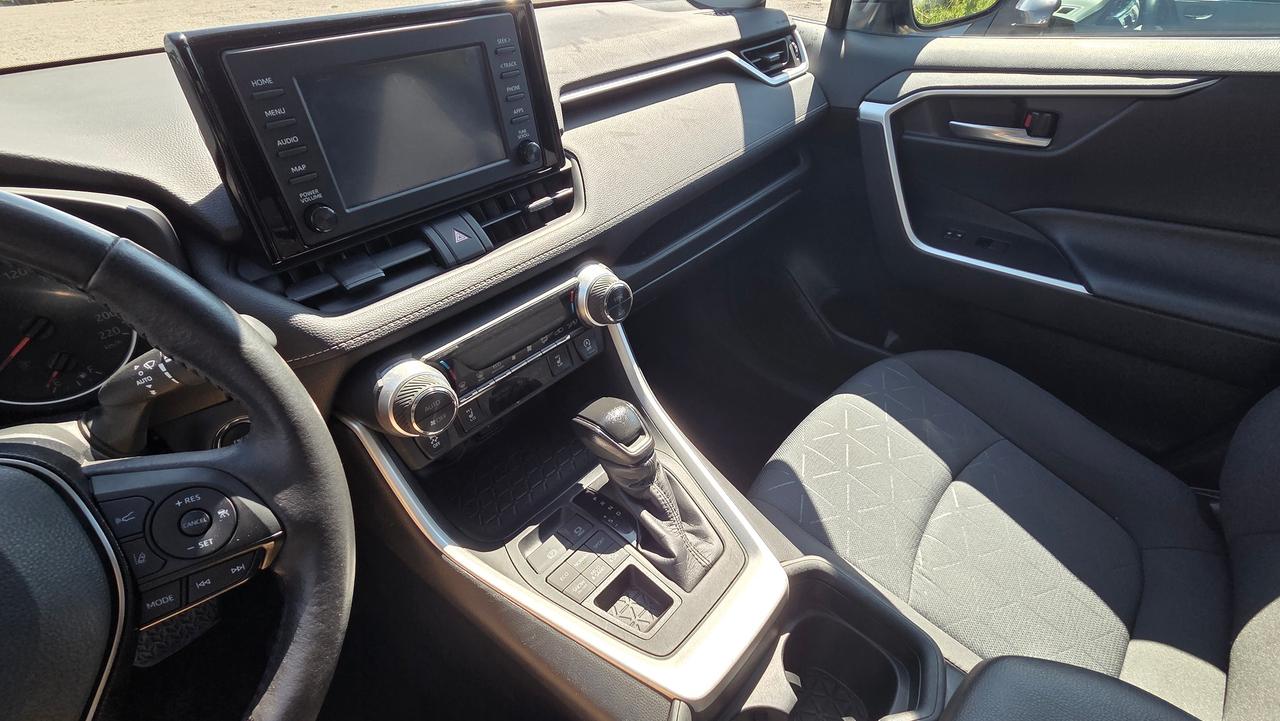 2021 Toyota RAV4 XLE Photo