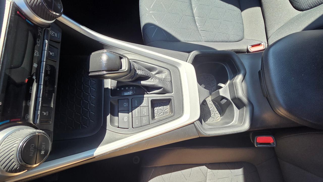 2021 Toyota RAV4 XLE Photo
