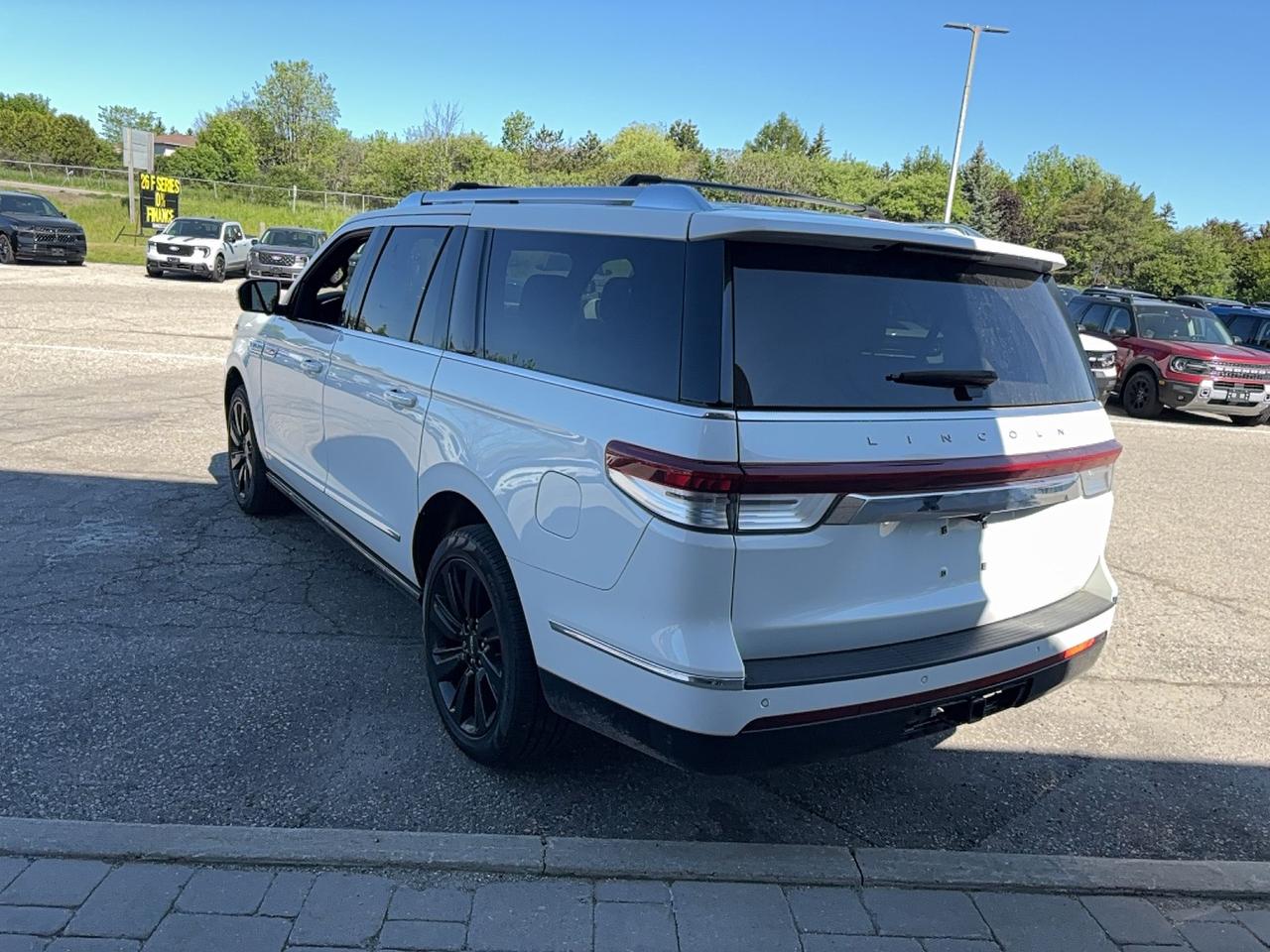 2024 Lincoln Navigator LONG VERSION, LUXURY PACKAGE, 22'S, BLACK PACK! Photo