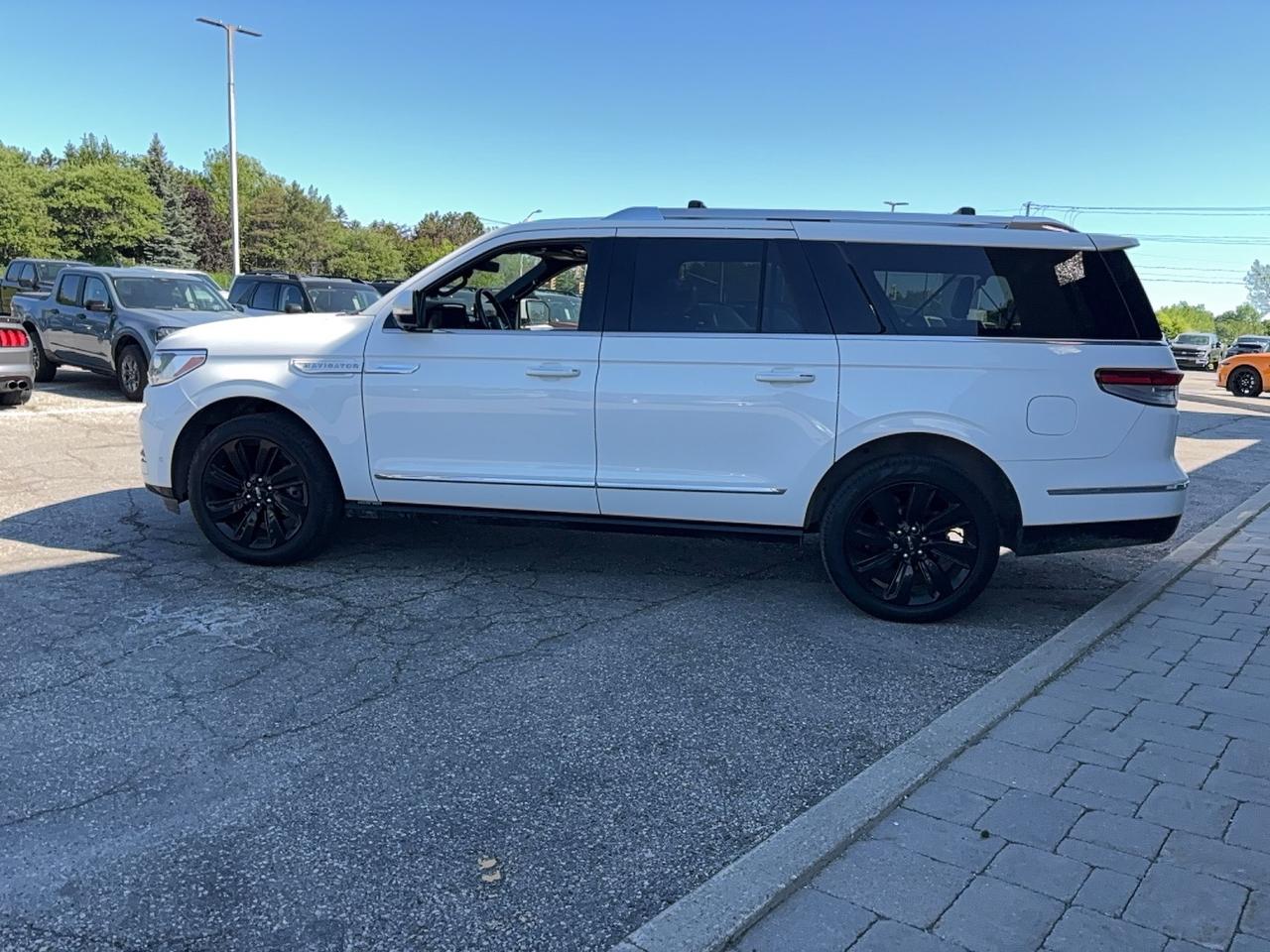 2024 Lincoln Navigator LONG VERSION, LUXURY PACKAGE, 22'S, BLACK PACK! Photo