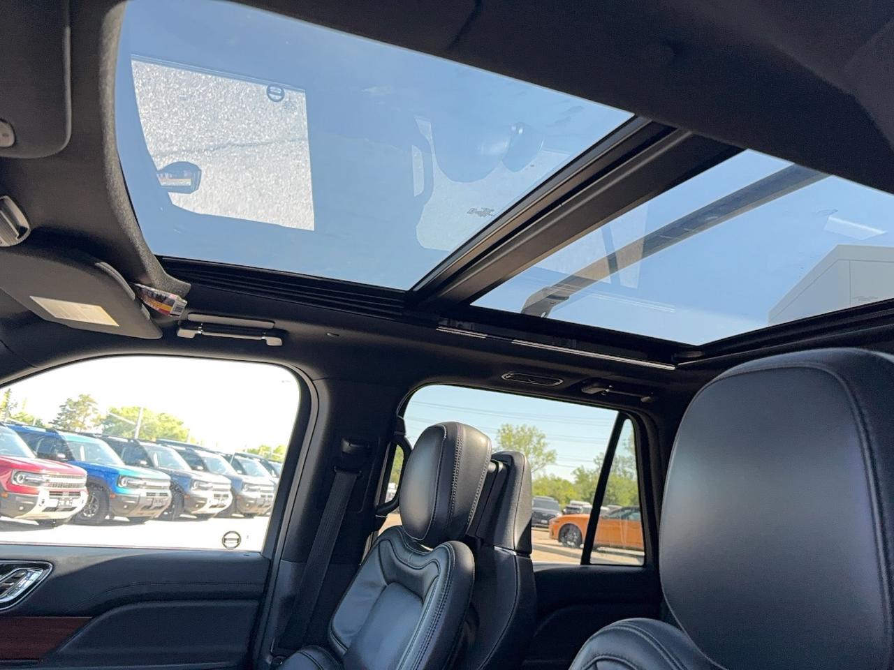 2024 Lincoln Navigator LONG VERSION, LUXURY PACKAGE, 22'S, BLACK PACK! Photo