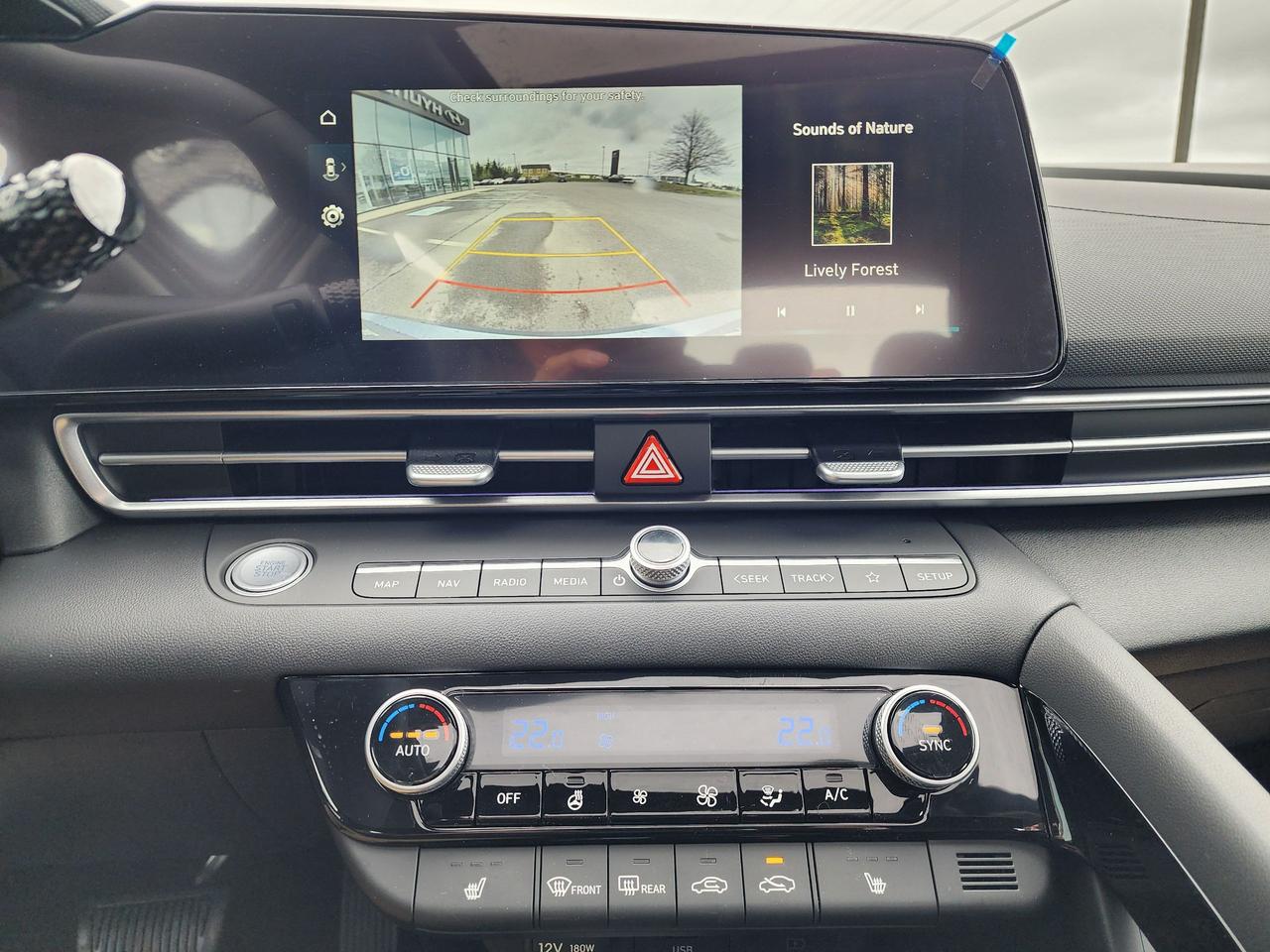 2026 Hyundai Elantra HEV Luxury Photo