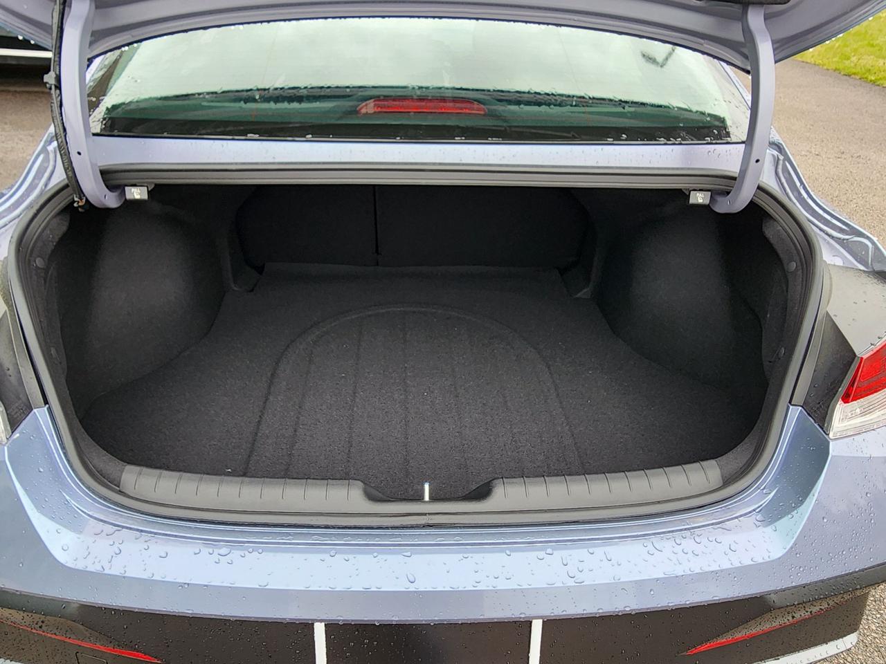 2026 Hyundai Elantra HEV Luxury Photo