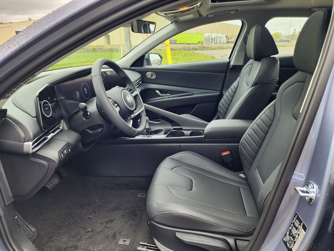 2026 Hyundai Elantra HEV Luxury Photo