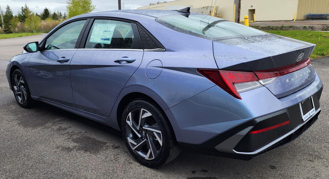 2026 Hyundai Elantra HEV Luxury Photo