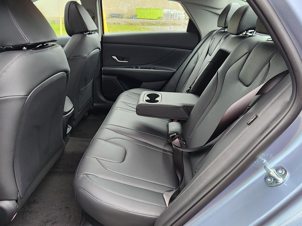 2026 Hyundai Elantra HEV Luxury Photo