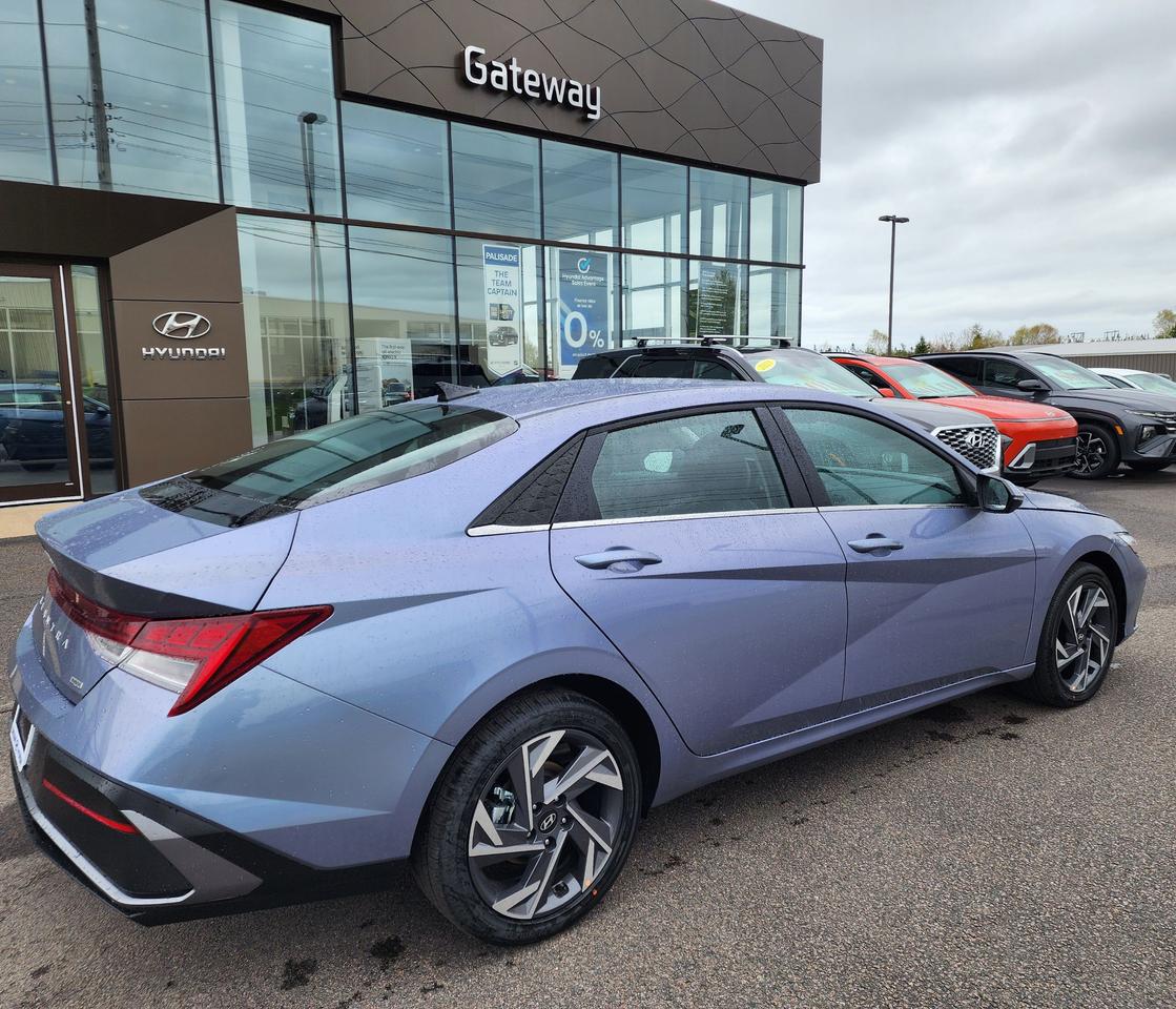 2026 Hyundai Elantra HEV Luxury Photo3
