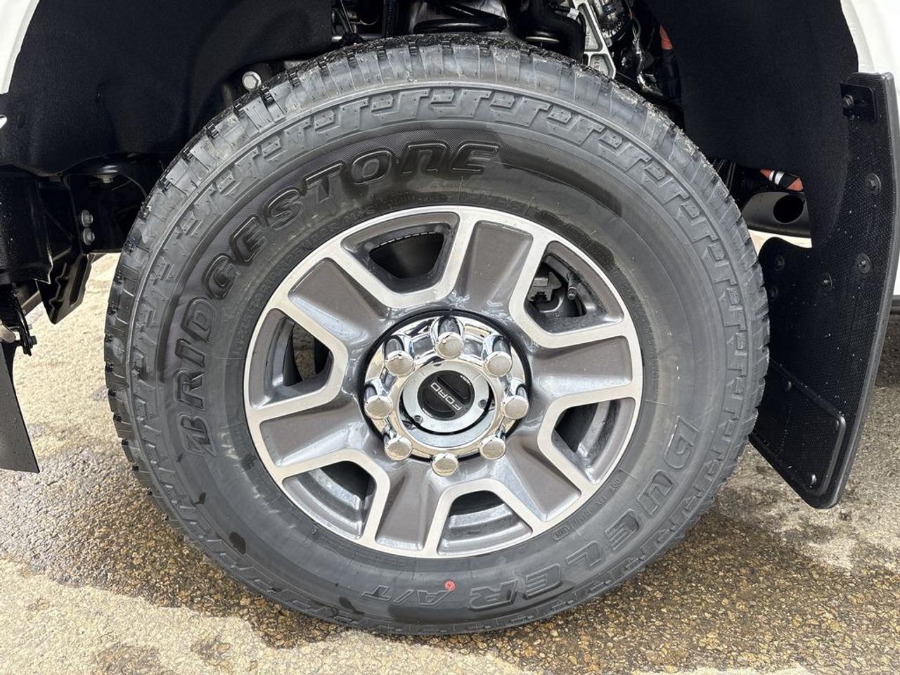 2026 Ford F-350 Super Duty SRW LARIAT 6.8' Box 618A Photo2