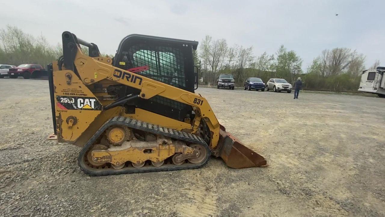 2015 CATERPILLAR 259DLRC COMPACT TRACK LOADER 6625 HRS - BKT - AUX HYD - A/C CAB - JOYSTICK STRG - REAR VIEW CAMERA Photo