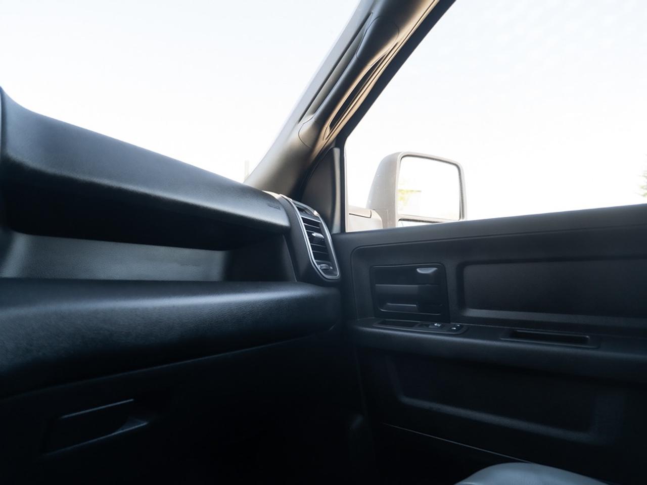 2023 RAM 2500 Tradesman 4x4 Crew Cab 8' Box Photo36